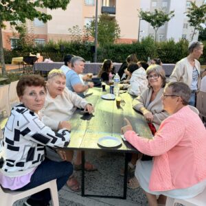 🎲✨ Une belle soirée jeux intergénérationnelle Place Camille Claudel !