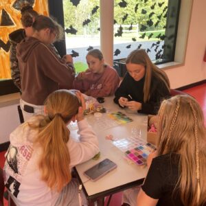 🎃 Jeudi au PAJ : jeux et création de bracelets ! 👻